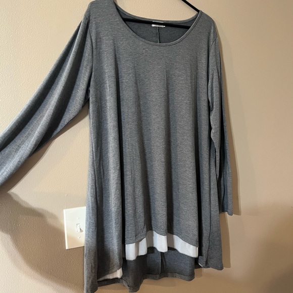 Women’s Long Sleeved Layered Gray Tunic - XL - Picture 2 of 12